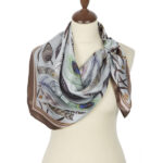 Silent wind beige scarf - Image 2